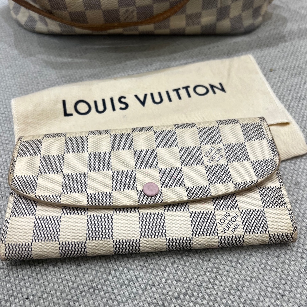 Louis Vuitton Emilie wallet